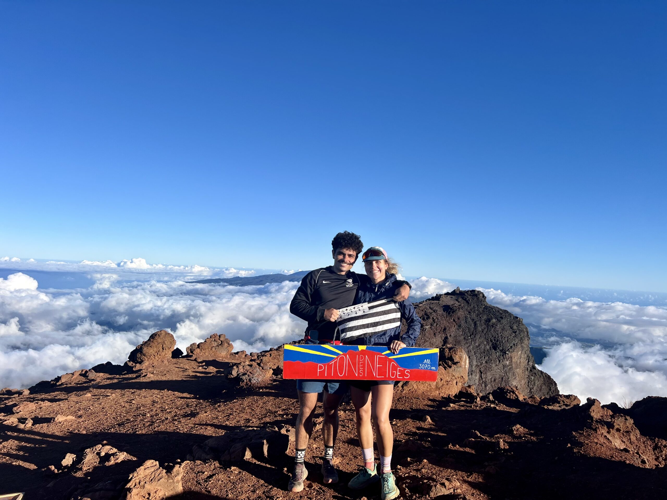 Lire la suite à propos de l’article Le GRR1 : Tour du Piton des Neiges