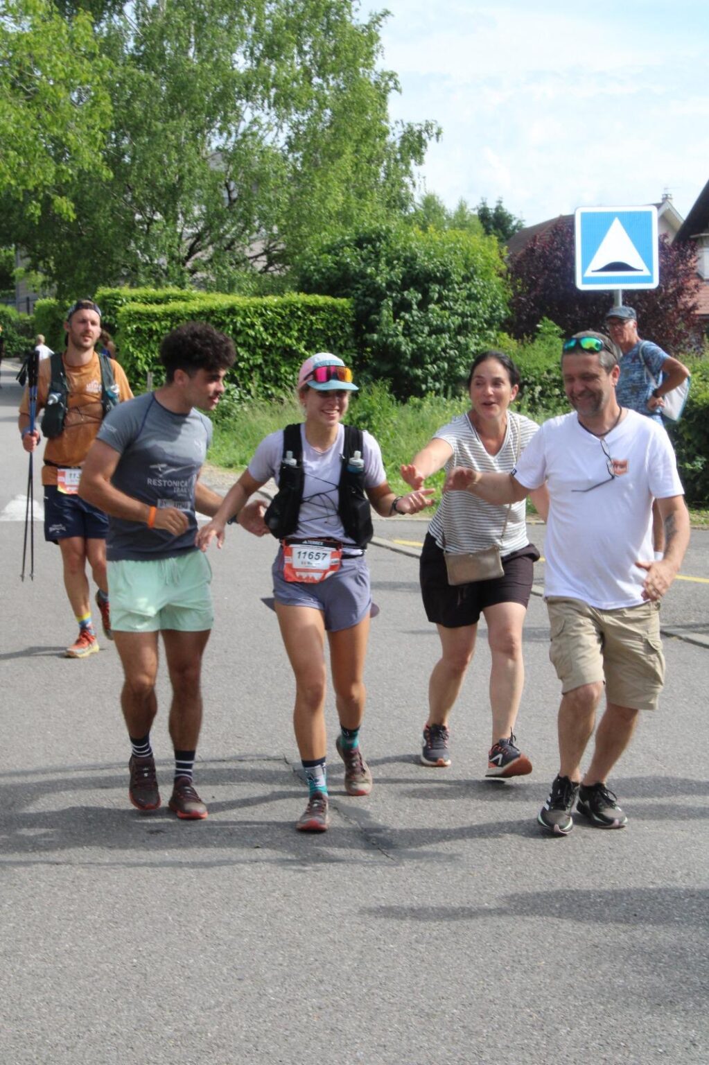 98b87220-81e3-4155-b248-6e37781b8702 2